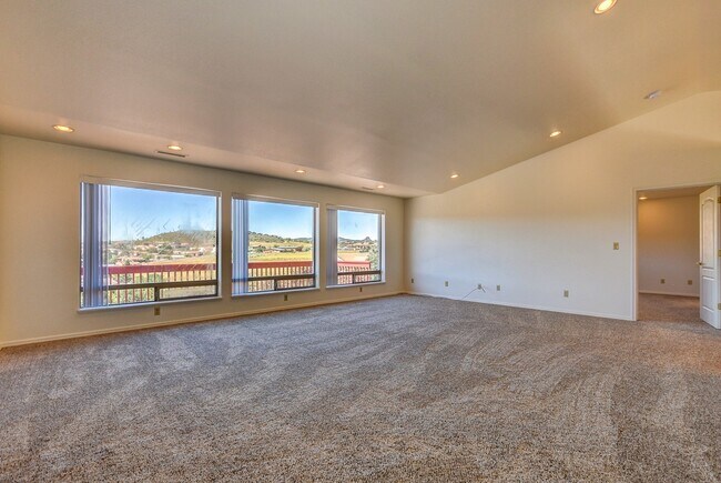 Building Photo - Large 3 bedroom 2 bathroom home in Prescott