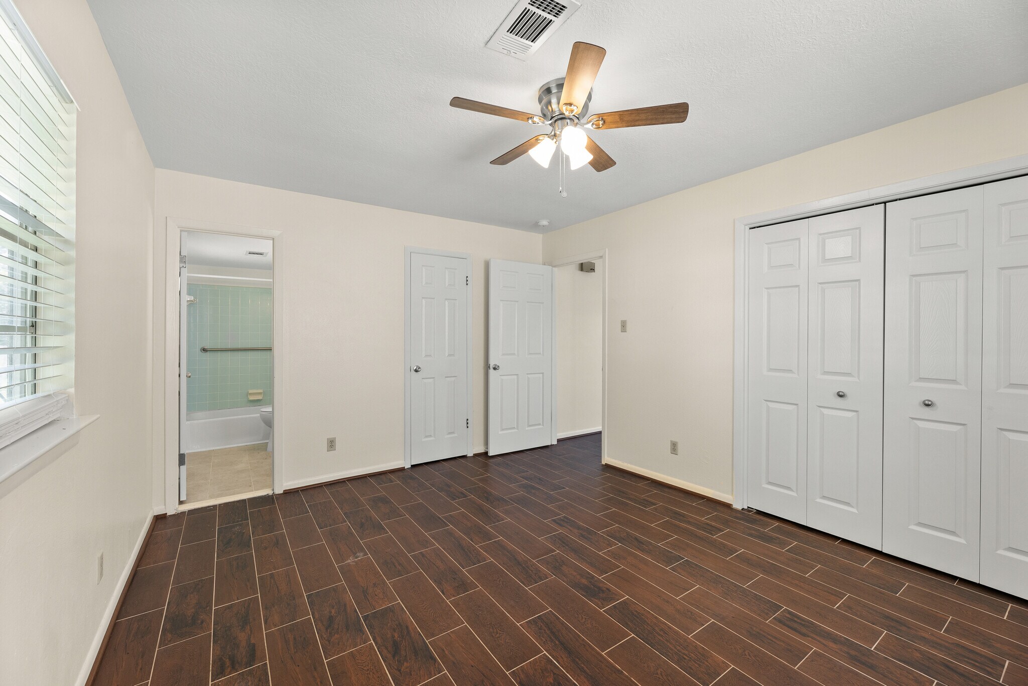 Building Photo - 717 Cedar Bayou Rd