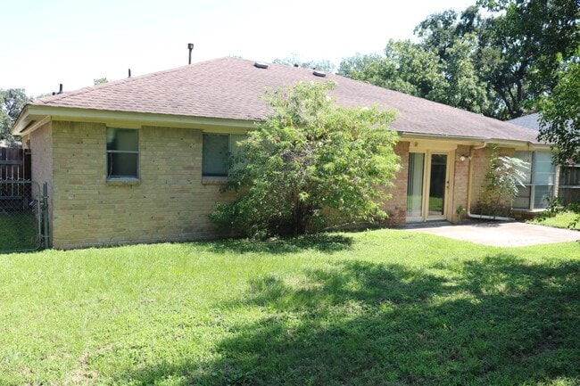 Building Photo - 5339 Lincoln Town Dr