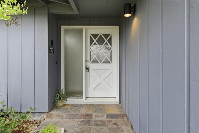 Building Photo - 2500 Alma Dr