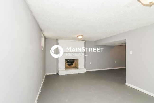 Building Photo - 3 Bedroom Pet-Friendly Home in Kansas City, MO with Main Street Renewal