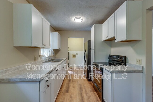 Building Photo - 5580 Hargrove Rd