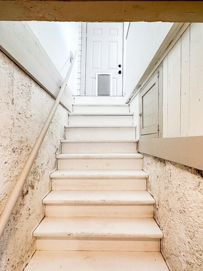 Building Photo - 348 8th St