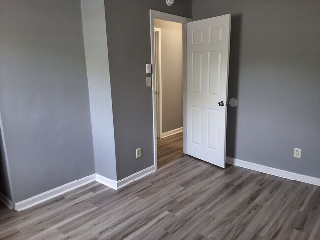 Building Photo - CHARMING 3 BED, 1 BATH HOUSE LOCATED IN ELIZABETHTOWN, KY