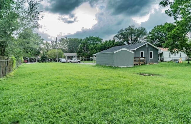 Building Photo - Updated 3 bed/1.5 bath home!