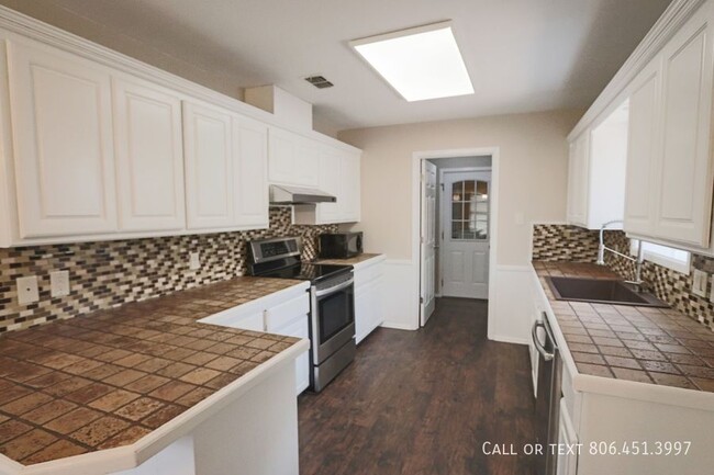 Building Photo - Amazing 3 bed, 2 bath in SW Lubbock!