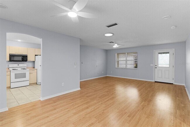 Building Photo - 807 Ramos Dr