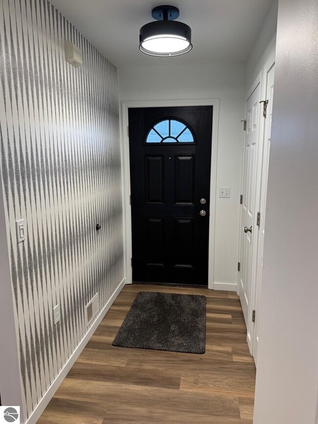 Building Photo - 1495 Newport St