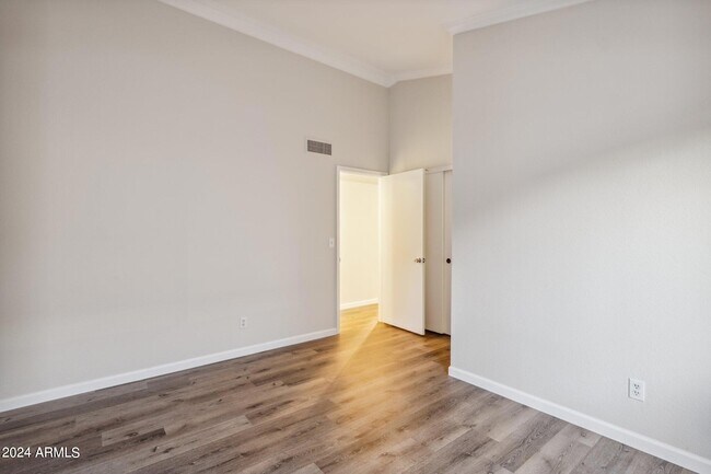 Building Photo - 5644 S 41st Pl