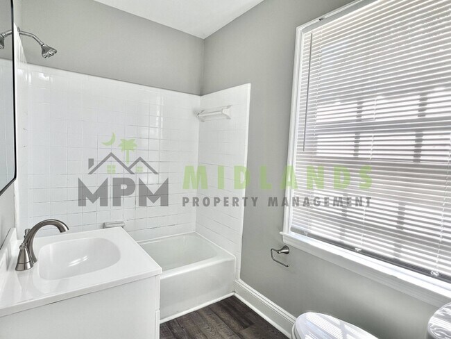 Building Photo - 300 Lydgate Dr
