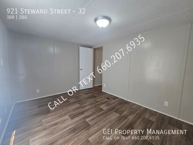 Building Photo - 921 Steward St