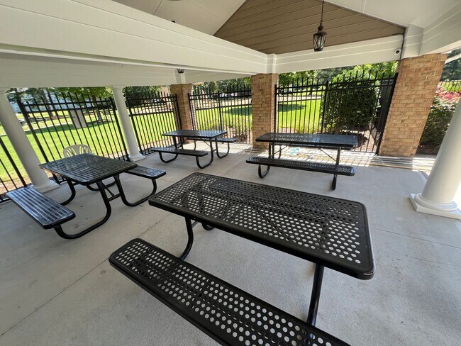 Building Photo - 940 Sugar Oak Dr