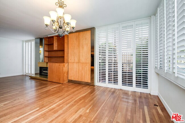 Building Photo - 211 S Spalding Dr