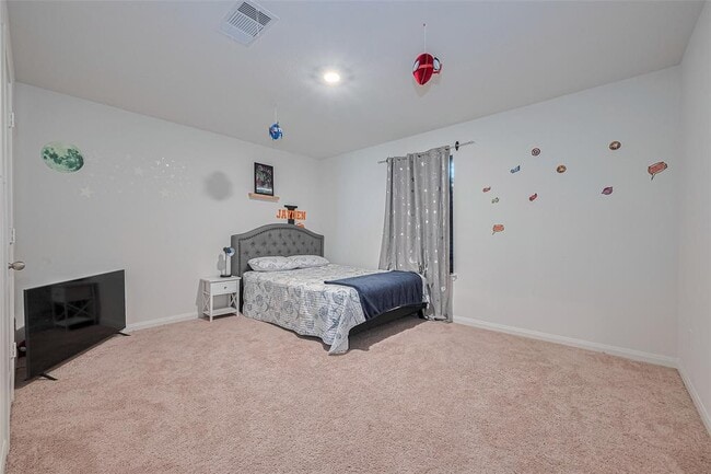 Building Photo - 305 Elm Patch Dr