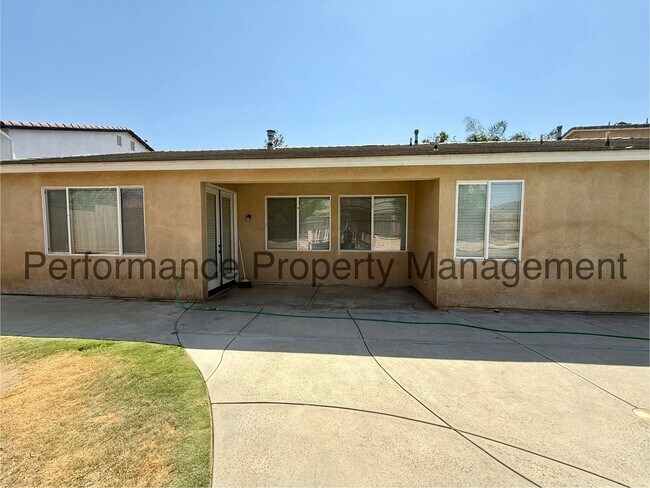 Building Photo - Stunning 4 Bed/3 Bath NW Bakersfield Home w/ Pool, RBP & Security Deposit Alternative Option