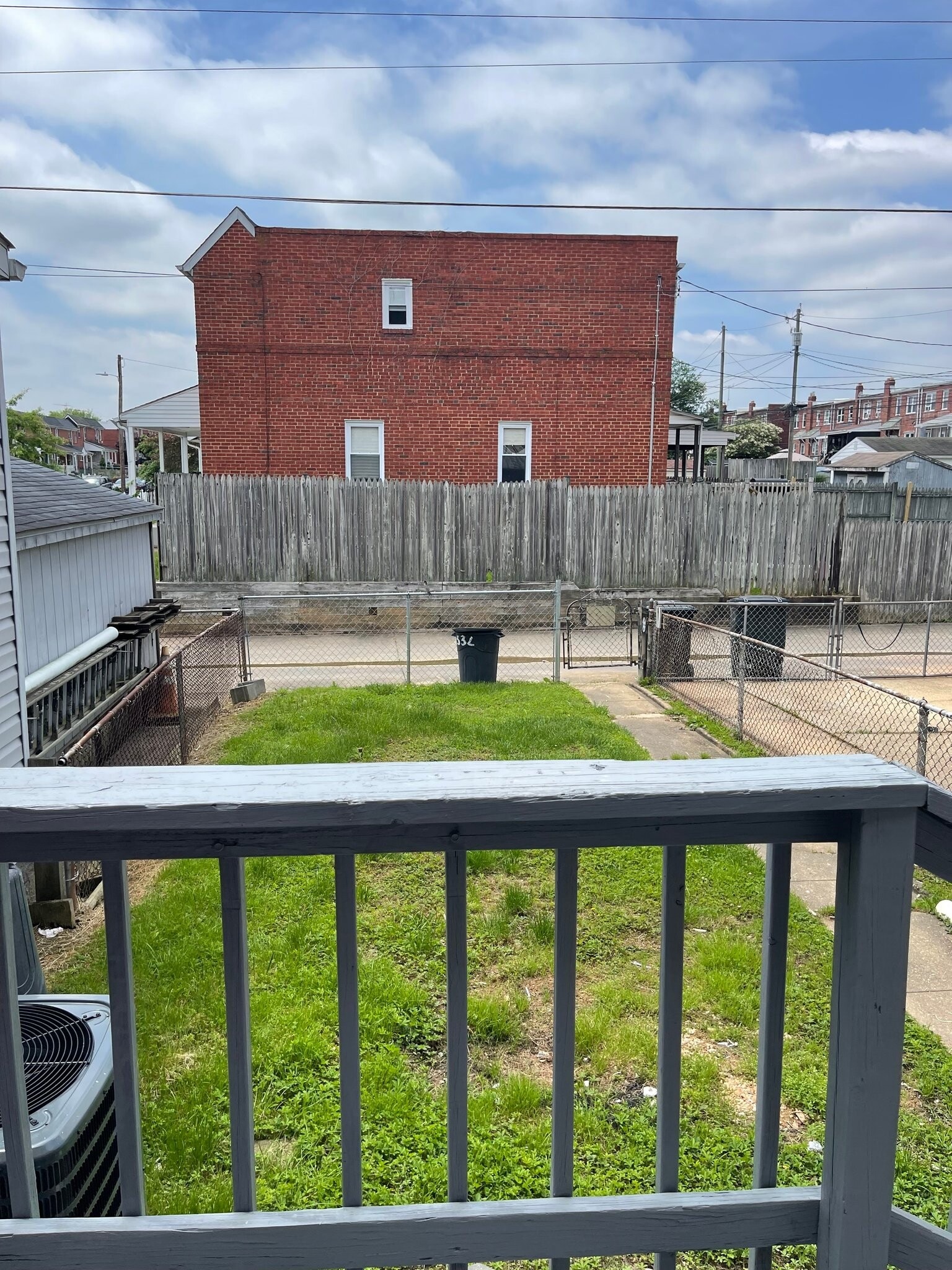 Building Photo - 332 Endsleigh Ave