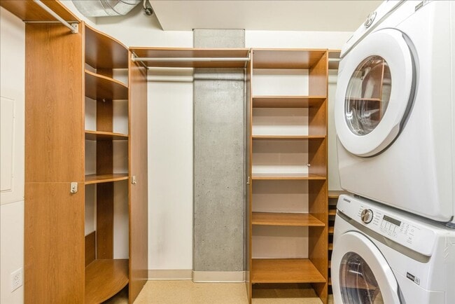 Building Photo - Modern Pearl District Condo – 1 Bedroom + ...