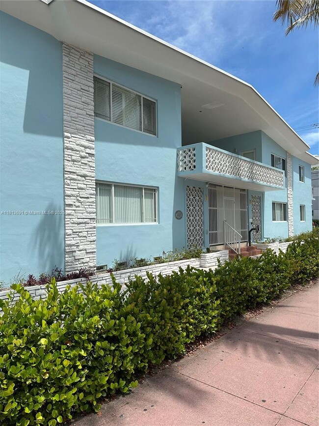 Building Photo - 401 Collins Ave