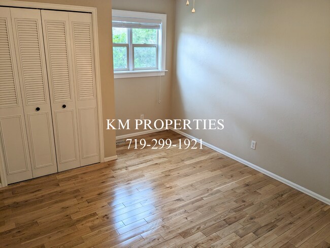Building Photo - 12 Chicory Ct