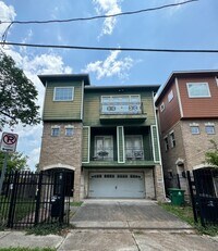 Building Photo - 2736 Cortlandt St