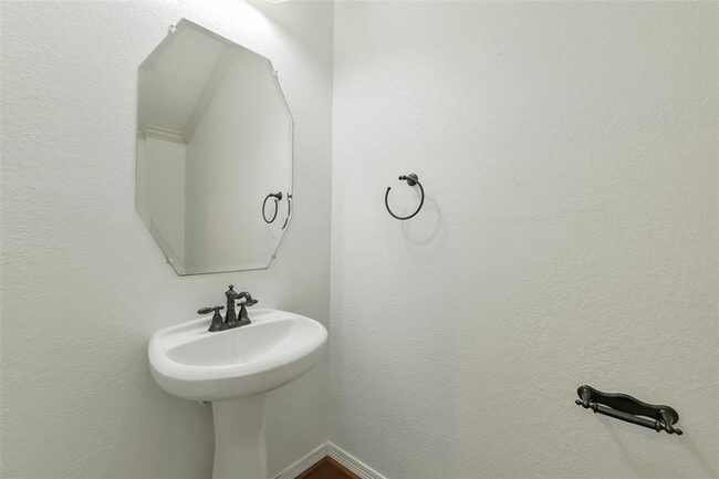 Building Photo - 20419 Windrose Bend Dr