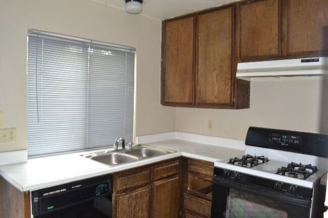 Building Photo - Spacious 2-Bedroom Condo