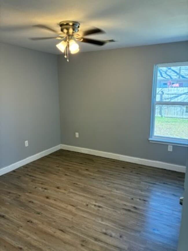 Building Photo - 1707 Clark St