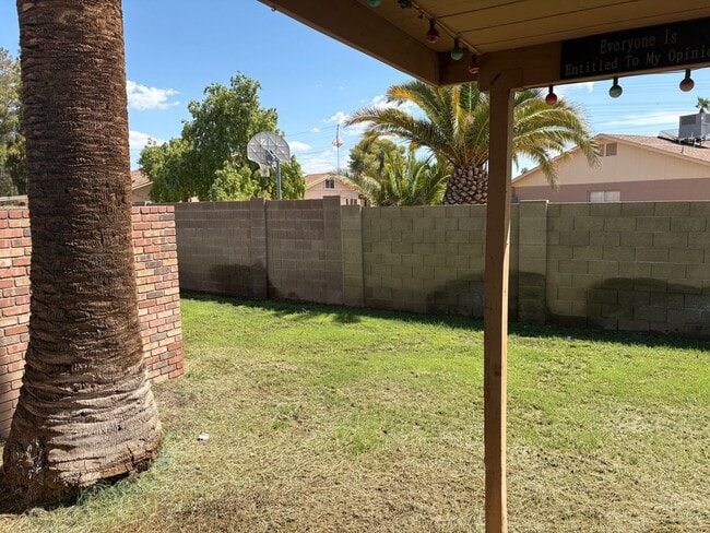 Building Photo - 923 W Posada Ave