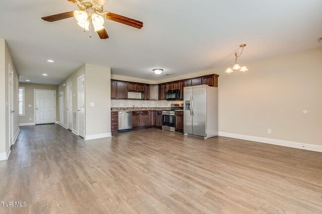 Building Photo - For Rent — Modern Duplex Near Historic Jonesborough