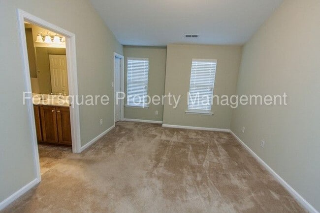 Building Photo - Room in Townhome on Ivy Wood Ln