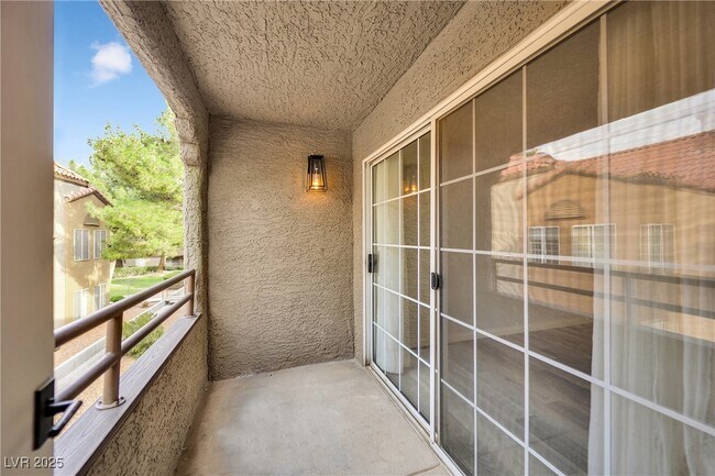 Building Photo - 2200 S Fort Apache Rd