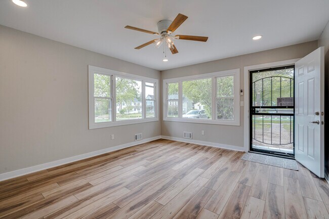 Building Photo - 1334 Miller Ave
