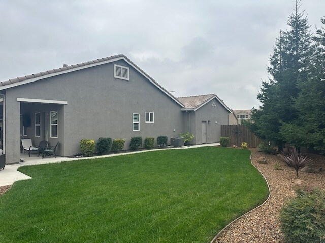 Building Photo - Gorgeous 3 Bedroom 2 Bathroom Manteca Home