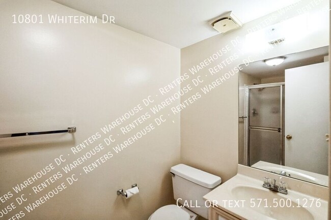 Building Photo - Light filled 2Bd/3.5Bth+Loft end unit TH w...