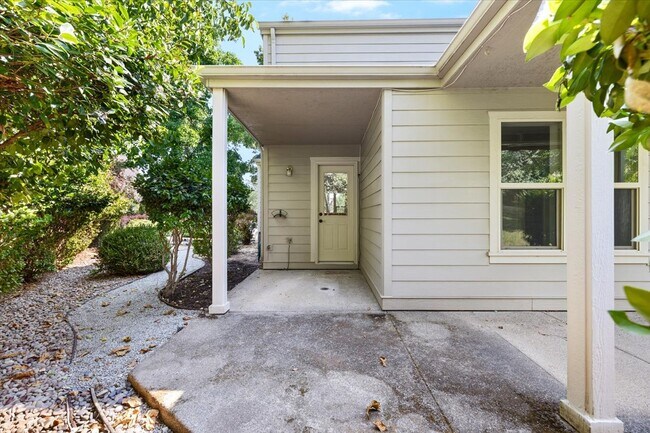 Building Photo - 235 Jackson Creek Dr