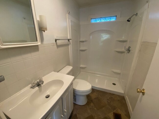 Building Photo - MOVE IN SPECIAL: 3 Bedroom, 1 Bathroom House in Winston-Salem!