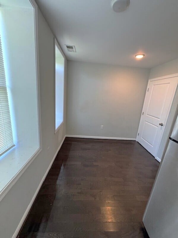 Building Photo - 2402 Lakeview Ave