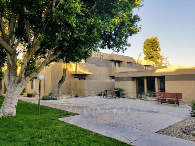Building Photo - 433 Bradshaw E Ln