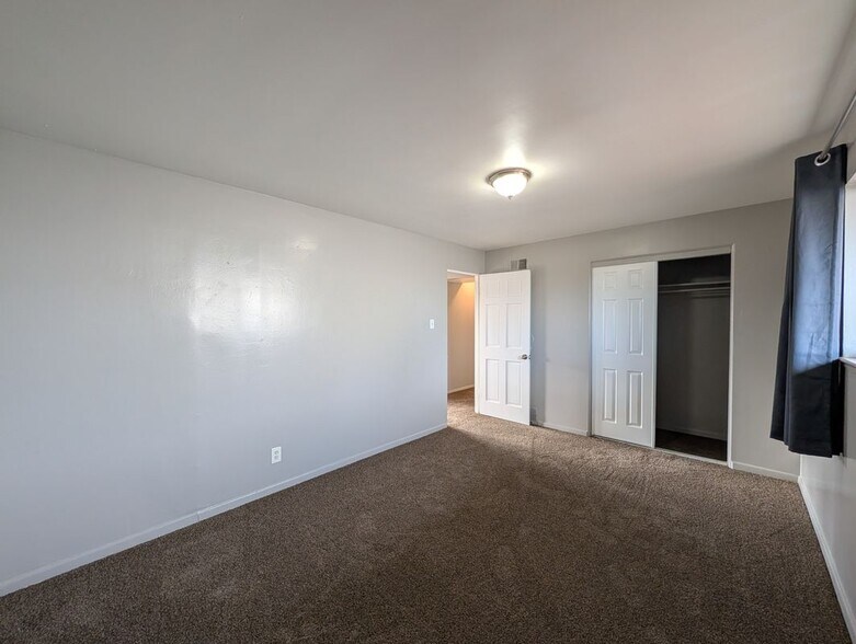 Building Photo - 1588 Lansing St