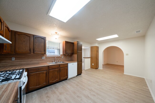 Building Photo - Home for Rent
