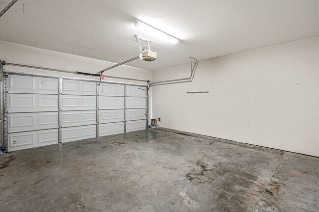 Building Photo - 6213 Stoney Creek Dr