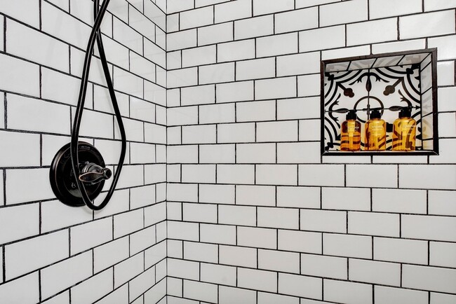 Building Photo - 319 E Courtland Pl