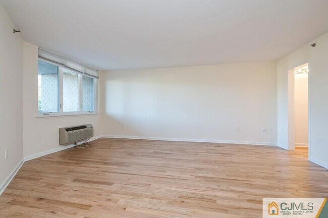 Building Photo - 30 S Adelaide Ave