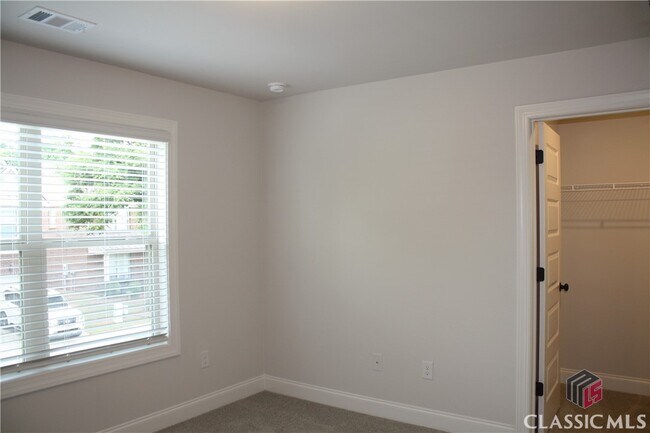 Building Photo - 305 Ridge Pointe Drive