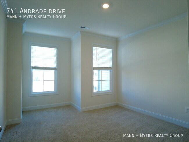 Building Photo - 741 Andrade Dr