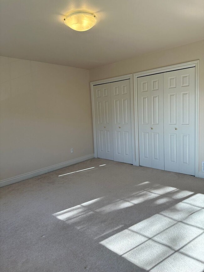Building Photo - 4735 Potter Crest Cir