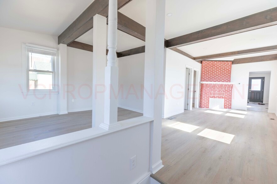 Building Photo - 230 Carre Ave