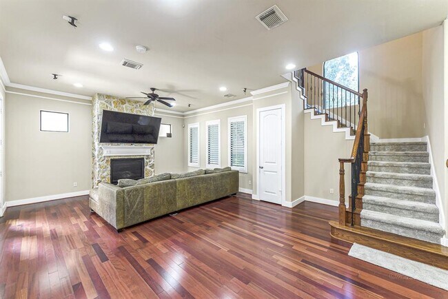 Building Photo - 11022 Robin Hood Ct