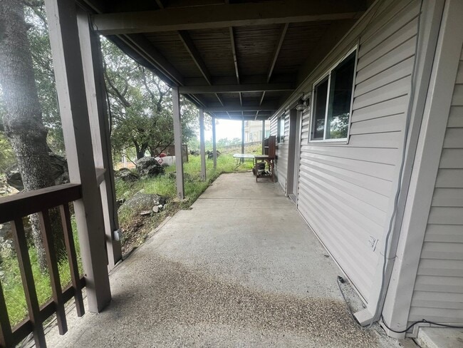 Building Photo - Cozy three bedroom two bath in Lake Wildwood
