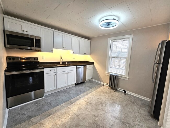 Building Photo - 396 W Clements Bridge Rd